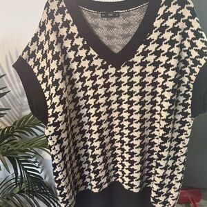 F&F Black and White Houndstooth Women's Top